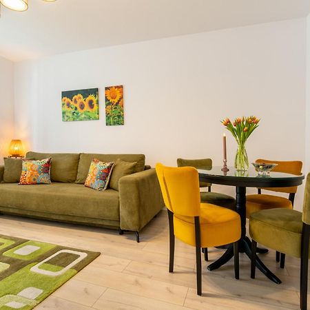 Springhome - Cozy Apartment With Balcony & Parking Brassó Kültér fotó