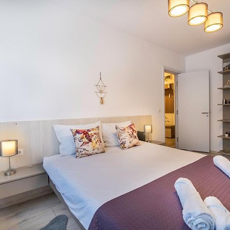 Springhome - Cozy Apartment With Balcony & Parking Brassó Kültér fotó