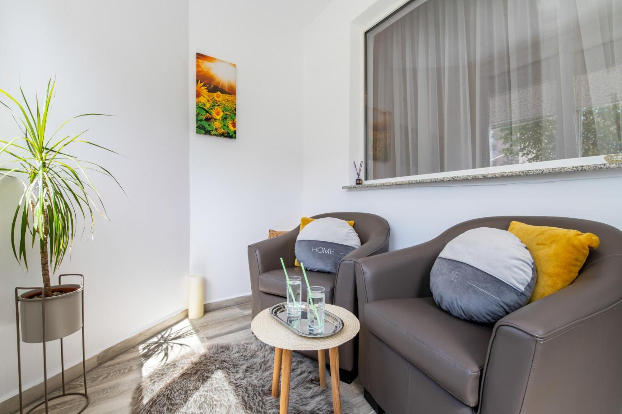 Springhome - Cozy Apartment With Balcony & Parking Brassó Kültér fotó