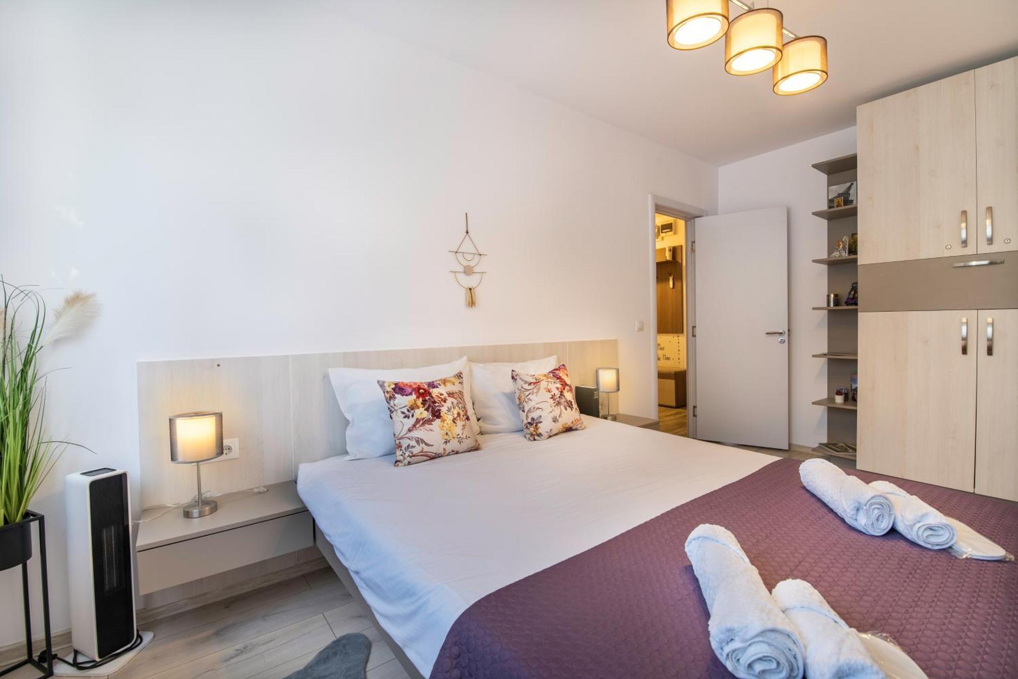 Springhome - Cozy Apartment With Balcony & Parking Brassó Kültér fotó