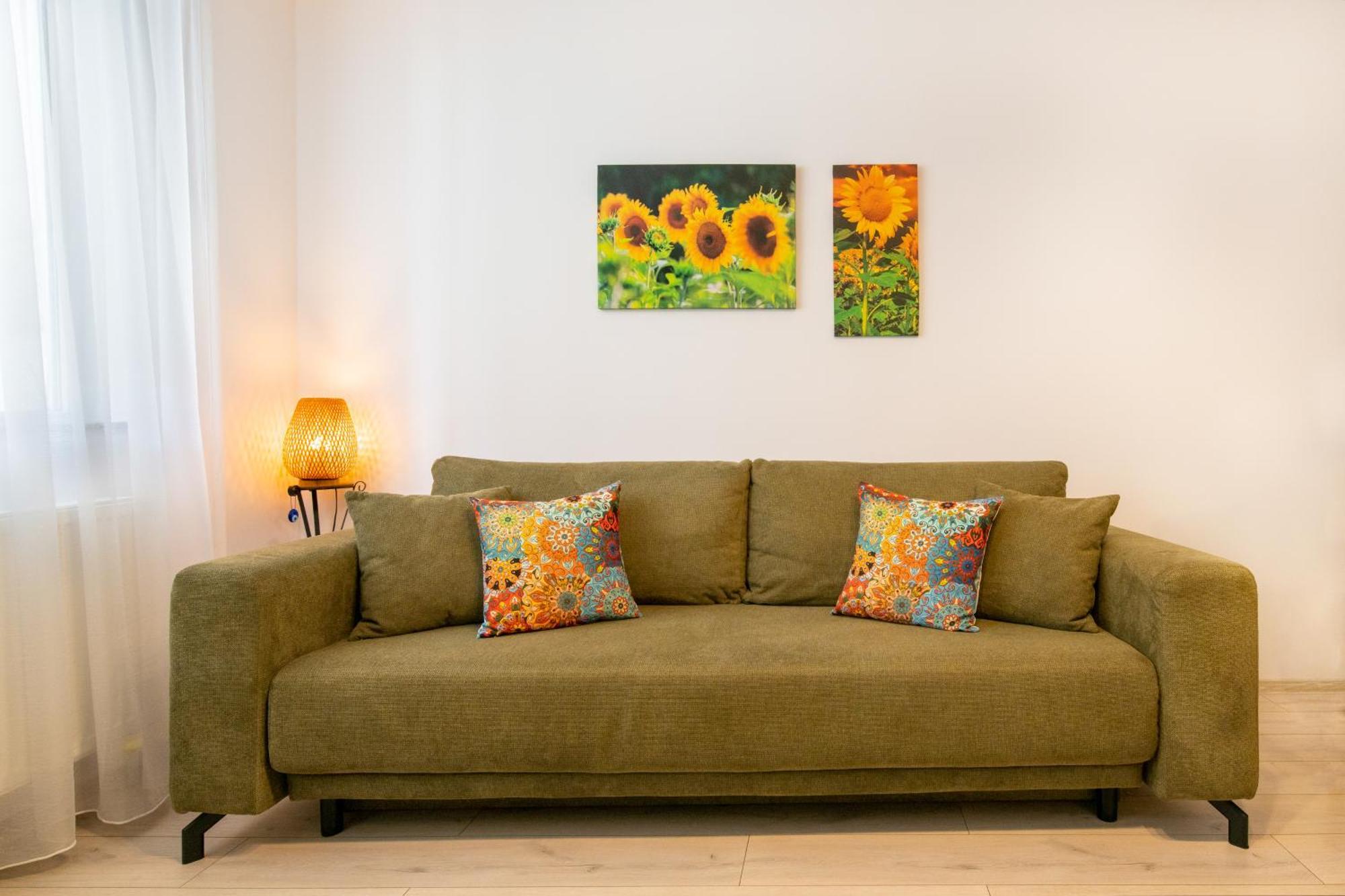 Springhome - Cozy Apartment With Balcony & Parking Brassó Kültér fotó