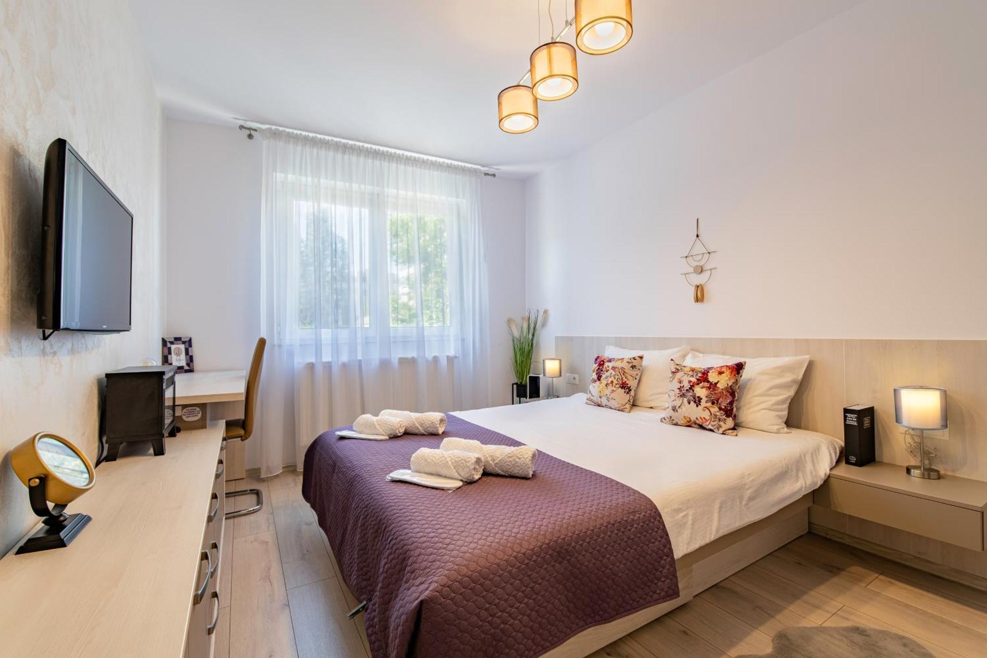 Springhome - Cozy Apartment With Balcony & Parking Brassó Kültér fotó