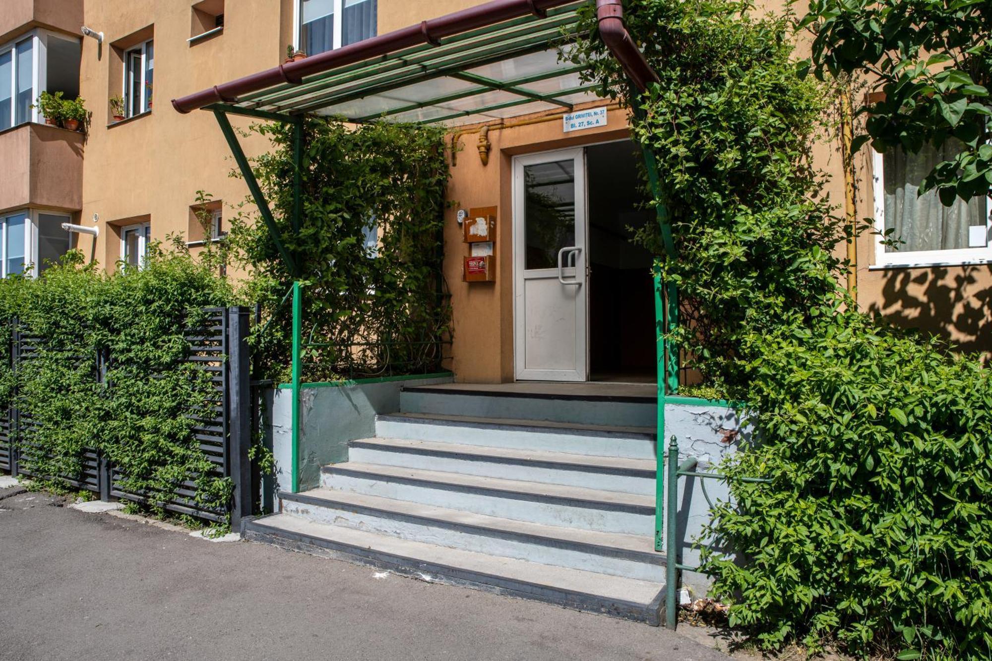 Springhome - Cozy Apartment With Balcony & Parking Brassó Kültér fotó